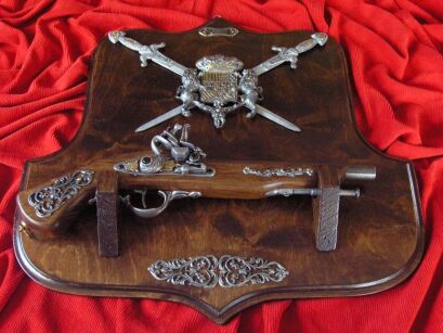 GUN auf Holz - und zwei Schwerter (WTR-202)