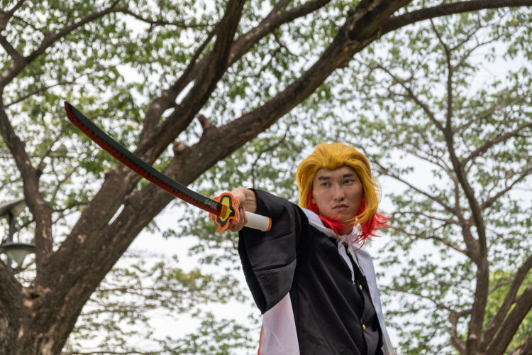 Miecz Wakizashi Krótka Katana Demon Slayer Kyojuro Rengoku's Drewniany 77cm plus Stojak i Pas JT10656-W