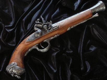 EHEMALIGE ITALIENISCHE GEWEHR Steinschloss des achtzehnten Jahrhunderts. (1031 / G)