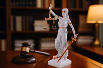 Okazała Biała Temida z wagą i mieczem 31 cm rzeźba symbol sprawiedliwości sygnowana 57 Special Replicas TEM-02 - 5