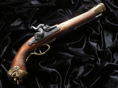 Schlagkappen ITALIENISCHE SCHWARZE PULVERGEWEHR Im achtzehnten Jahrhundert, (1104 / L)