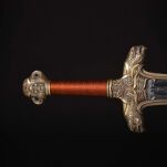 Miecz Atlanean Sword inspirowany Conan Barbarzyńca z Zawieszką 99 cm JT6021B - 3
