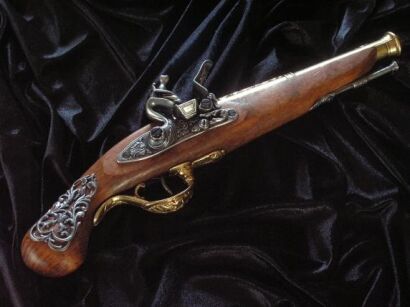 CZARNOPROCHOWY BRYTYJSKI PISTOLET SKAŁKOWY Z XVIII w. (1196-L)