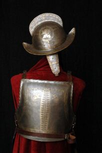 MORION UND Kürass mit Schürze REPLICA 1: 1 XVI. Jahrhundert