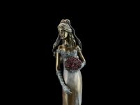 STATUETKA PANNA MŁODA Z BUKIETEM RÓŻ VERONESE  (WU73410A4) - 9