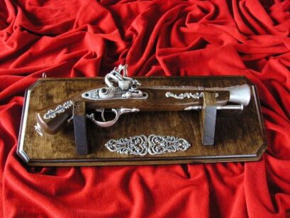 Flintlock-Donnerbüchse auf den Holzanhängern (WARG-4)