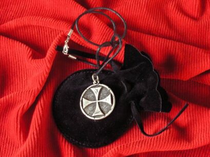 UNSCHLAGBARER ANHÄNGER MIT ZEICHEN DER TEMPLAR (AGCD / 11.01)