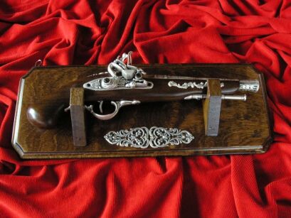 Bewährte Steinschloss-Pistole auf Holz Anhänger (WARG-3)