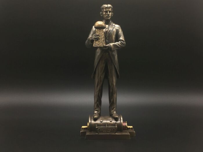 NIKOLA TESLA HOLDING MODELL TURM VERONESE (WU76912A4)