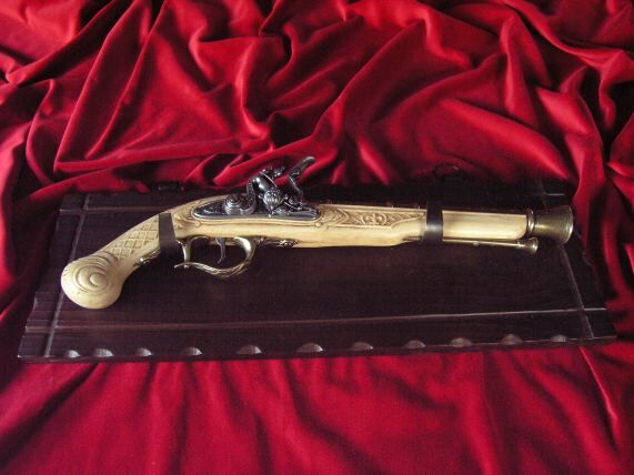 ALTE Steinschloss GEWEHR MIT HOLZ Anhänger (K1094-105M)