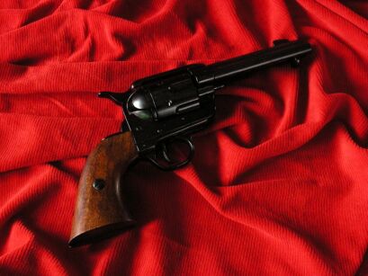 HISTORISCHE REPLIKA GEWEHRE - Der Colt 1886 .45 (1186 / N)